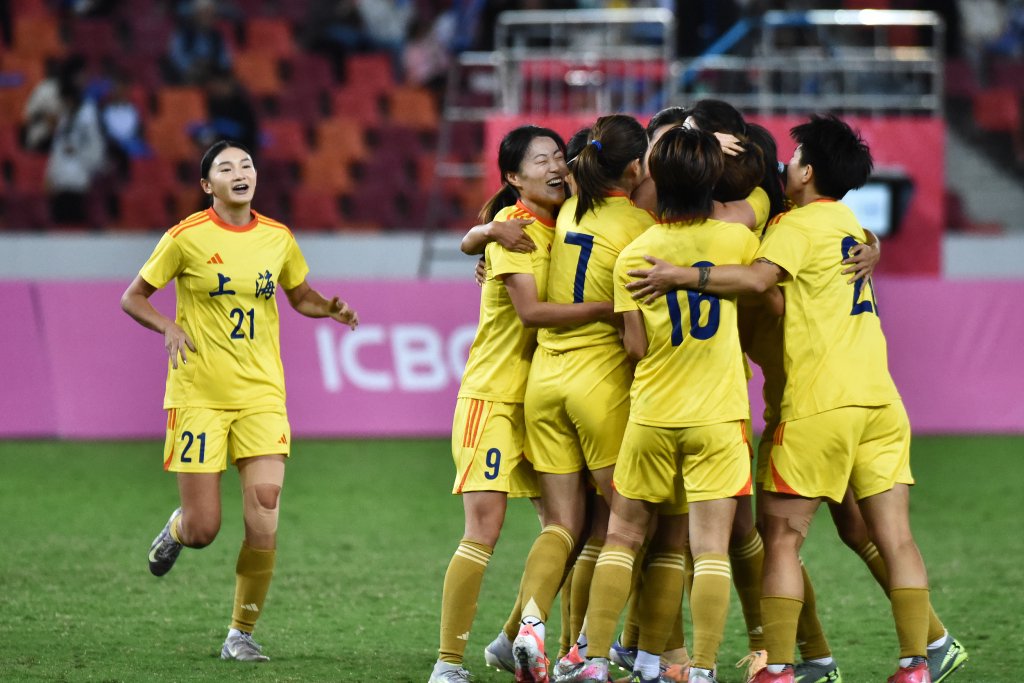 上海队在最新比赛中夺得胜利，实力强劲