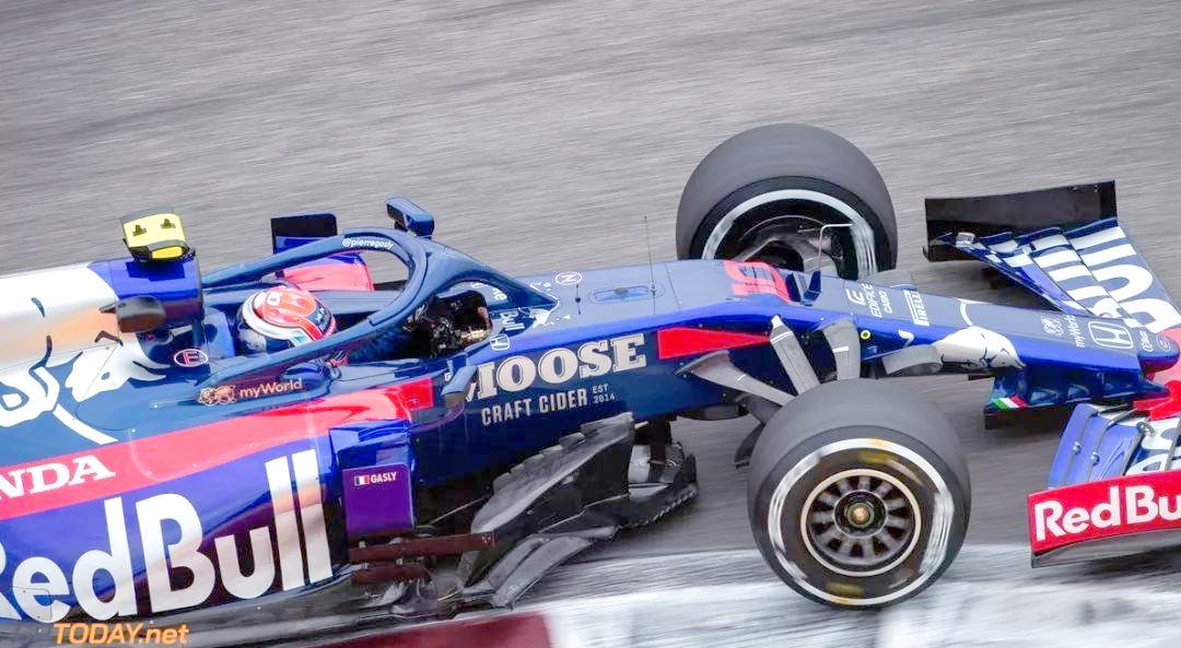 红牛车队鏖战红牛二队，塞恩斯惊艳四座