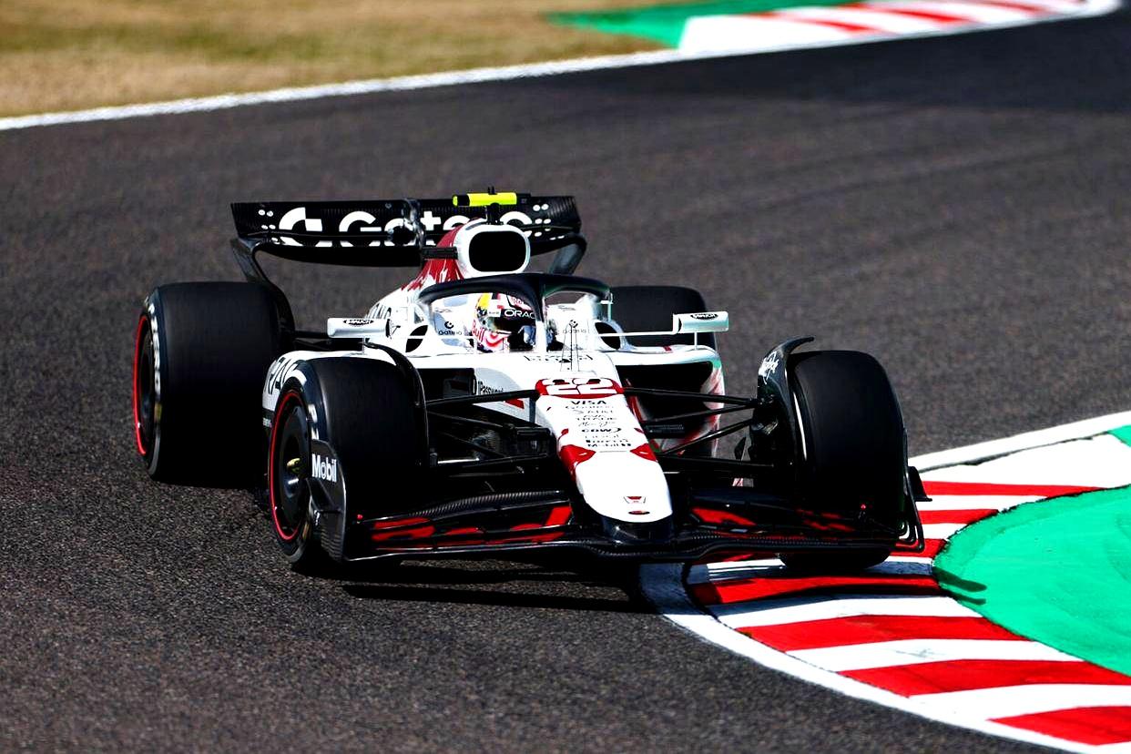 红牛车队鏖战红牛二队，塞恩斯惊艳四座