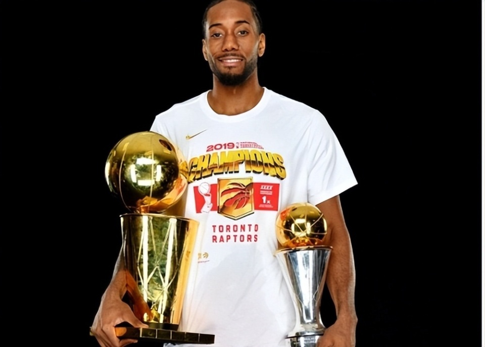 猛龙力克天津队，伦纳德点燃赛场