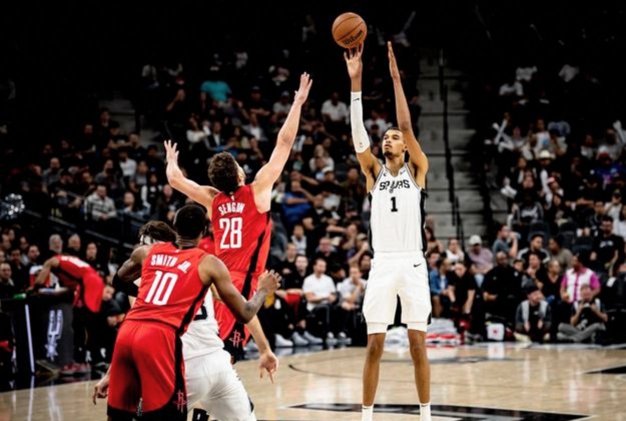 马刺轻取上海队,保罗关键制胜 马刺轻取上海队,保罗关键制胜