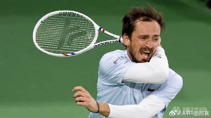 西班牙网球队力克美国网球队，梅德韦杰夫送出助攻