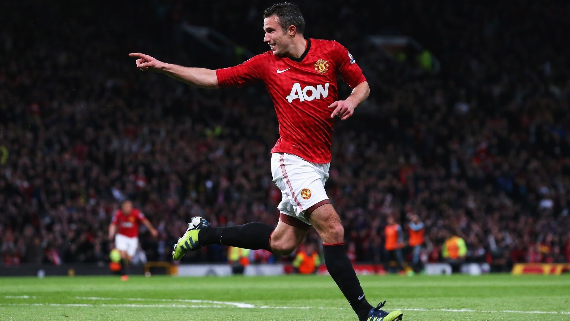 当法兰西铁壁遇上翡冷翠之火，莱万进攻端的无解方程式