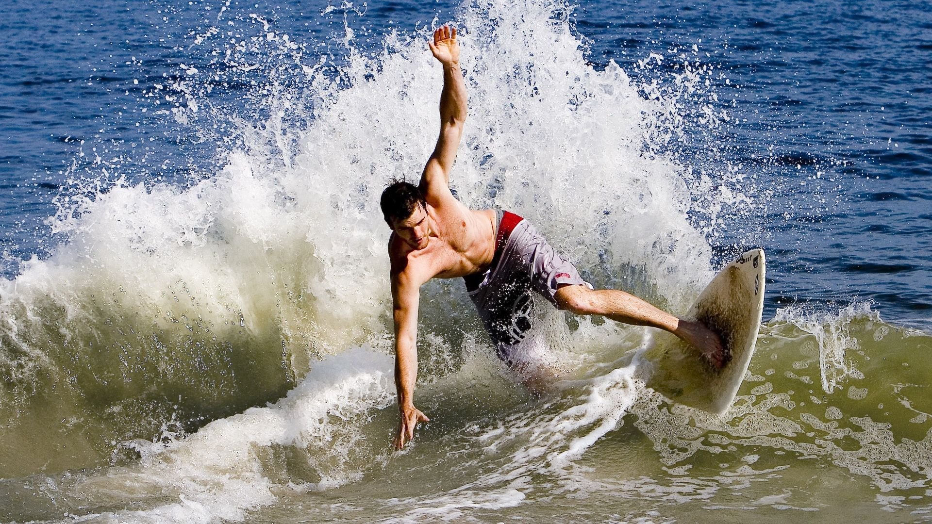 绿军塔图姆化身关键先生，湖人战术体系粉碎奇才防守之谜